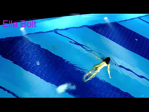 ❤️ Nu mă pot opri din privit, tânără blondă surprinsă înotând goală în piscina stațiunii ELLA BOLT at us ro.dewporn.ru ❤