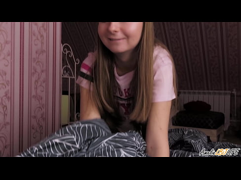 ❤️ Blondina îi suge adânc prietenei ei și primește spermă în gură at us ro.dewporn.ru ❤